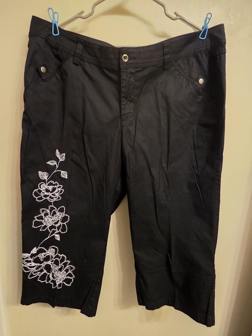 Venezia Vintage Y2K Style Black Floral Embroidered Cotton Capris Plus Size 20